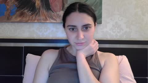 cute_strawberry_ online show from December 20, 2024, 5:40 pm