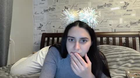 cute_strawberry_ online show from December 24, 2024, 9:28 am