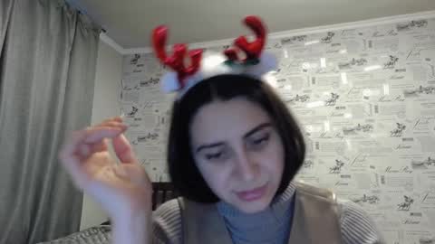 cute_strawberry_ online show from December 24, 2024, 12:55 pm