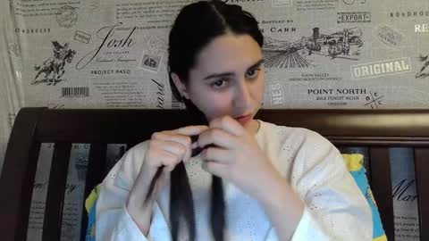 cute_strawberry_ online show from December 24, 2024, 8:05 pm