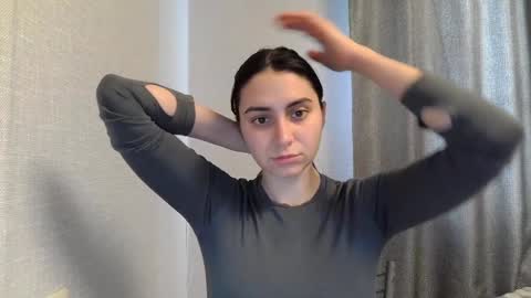 cute_strawberry_ online show from December 26, 2024, 10:16 am