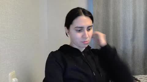 cute_strawberry_ online show from December 28, 2024, 11:52 am