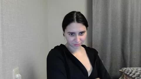 cute_strawberry_ online show from December 28, 2024, 7:33 pm