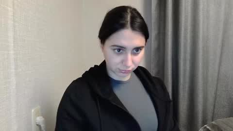 cute_strawberry_ online show from December 30, 2024, 12:31 pm