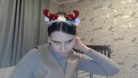 cute_strawberry_ online show from December 31, 2024, 10:12 pm