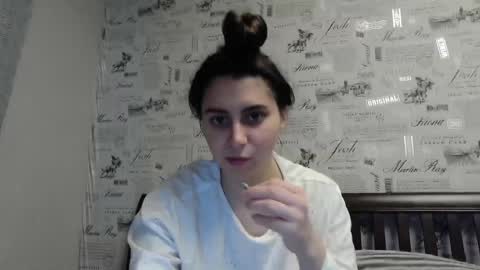 cute_strawberry_ online show from January 8, 2025, 10:04 am