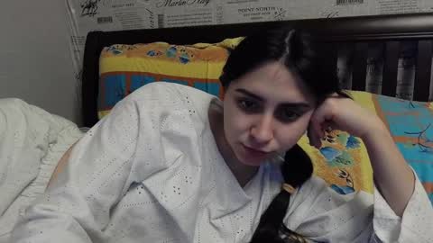 cute_strawberry_ online show from January 8, 2025, 7:24 pm