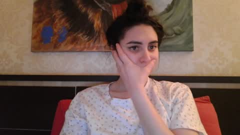 cute_strawberry_ online show from February 6, 2025, 6:13 pm