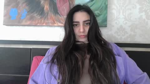 cute_strawberry_ online show from February 7, 2025, 11:23 am