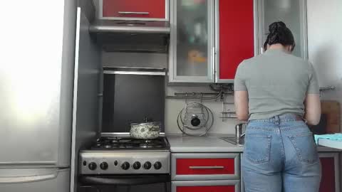 cute_strawberry_ online show from February 10, 2025, 7:47 am