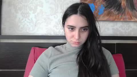 cute_strawberry_ online show from February 10, 2025, 11:15 am