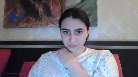 cute_strawberry_ online show from February 11, 2025, 5:50 pm