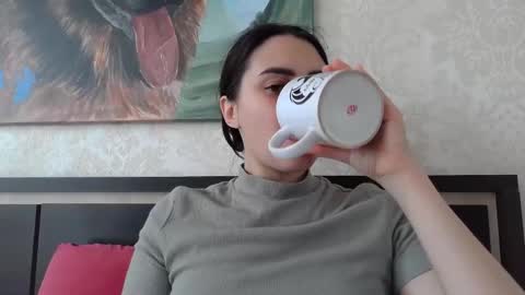 cute_strawberry_ online show from February 12, 2025, 7:13 am