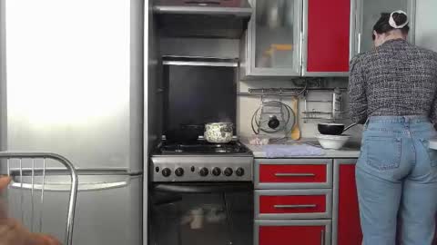 cute_strawberry_ online show from February 13, 2025, 6:41 am