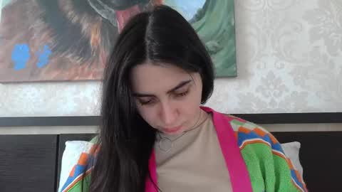 cute_strawberry_ online show from February 19, 2025, 11:17 am