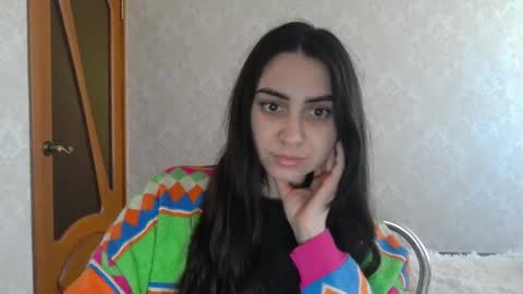 cute_strawberry_ online show from February 20, 2025, 9:44 am