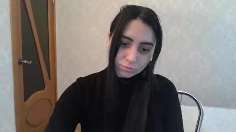 cute_strawberry_ online show from February 22, 2025, 12:19 pm