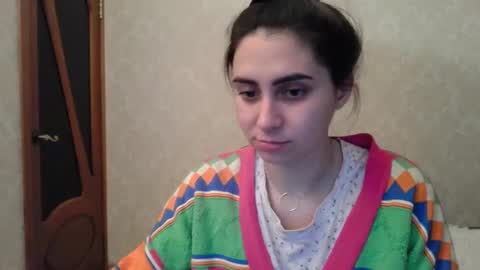 cute_strawberry_ online show from February 24, 2025, 5:42 pm