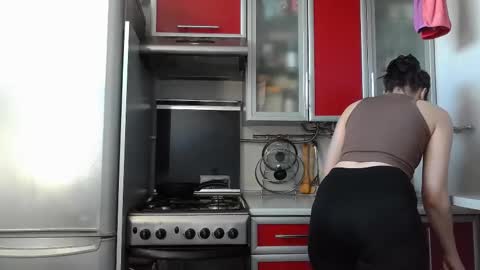 cute_strawberry_ online show from February 25, 2025, 7:42 am