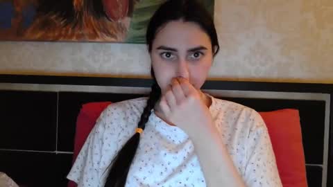 cute_strawberry_ online show from March 1, 2025, 5:38 pm