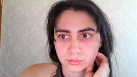 cute_strawberry_ online show from September 14, 2025, 1:32 pm