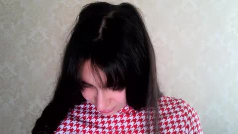 cute_strawberry_ online show from September 18, 2025, 8:16 am