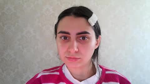 cute_strawberry_ online show from October 5, 2025, 7:17 am