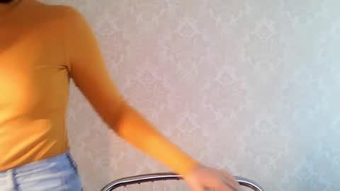 cute_strawberry_ online show from October 9, 2025, 8:12 am