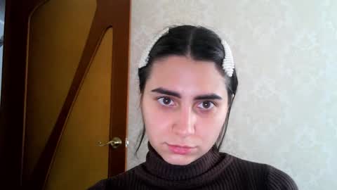 cute_strawberry_ online show from October 19, 2025, 7:42 am