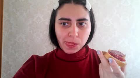 cute_strawberry_ online show from October 20, 2025, 7:53 am