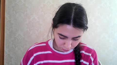 cute_strawberry_ online show from October 23, 2025, 5:29 am