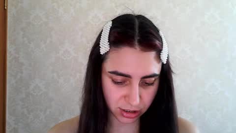 cute_strawberry_ online show from October 31, 2025, 9:32 am