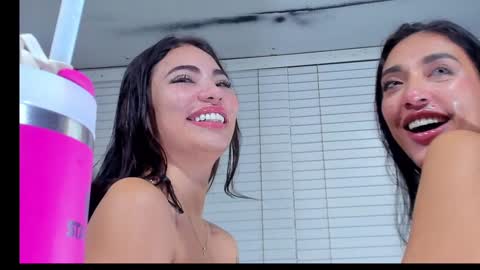 Snapshot of cuteanddesesperate chatting on December 20, 2024, 3:58 am WANNA SEE MORE OF TWINS online show from December 20, 2024, 3:58 am