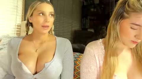 Snapshot of cuteanddesesperate chatting on July 2, 2026, 6:03 pm WANNA SEE MORE OF TWINS online show from July 2, 2026, 6:03 pm