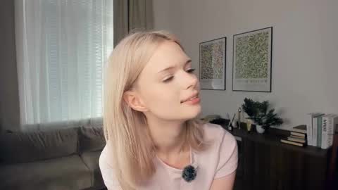 Snapshot of cutebrutality chatting on October 4, 2025, 8:45 am Alice online show from October 4, 2025, 8:45 am