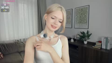 Snapshot of cutebrutality chatting on October 24, 2025, 7:49 am Alice online show from October 24, 2025, 7:49 am