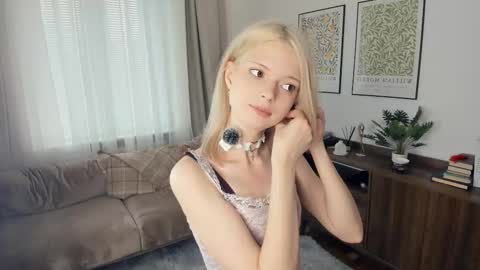 Snapshot of cutebrutality chatting on October 27, 2025, 8:07 am Alice online show from October 27, 2025, 8:07 am