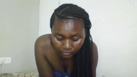 cutecaramela online show from April 16, 2026, 6:52 pm