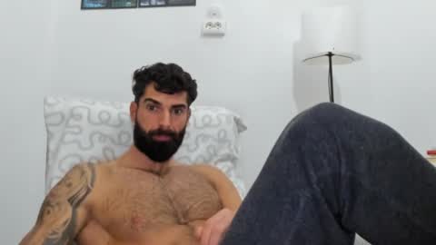 cuteeboy online show from December 14, 2025, 9:36 am