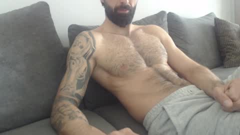 cuteeboy online show from April 6, 2026, 6:25 am