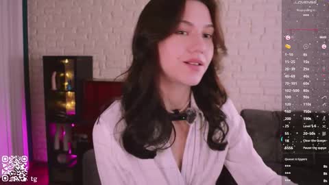 kendall online show from October 12, 2025, 6:01 am