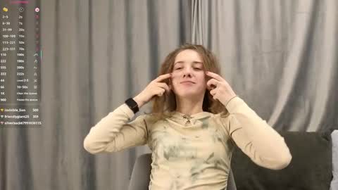 Snapshot of cutelunette chatting on December 13, 2025, 7:53 pm Ellen online show from December 13, 2025, 7:53 pm