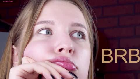 Rina online show from November 7, 2025, 6:13 am