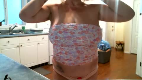 Snapshot of cutenlittle28 chatting on January 30, 2025, 3:40 pm CuteNlil online show from January 30, 2025, 3:40 pm