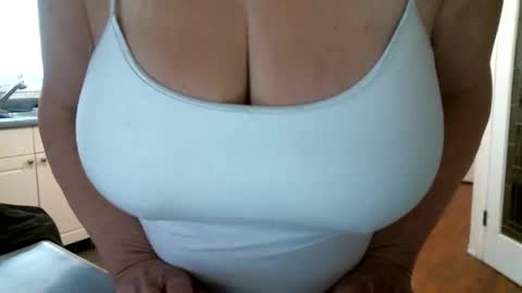 Snapshot of cutenlittle28 chatting on January 30, 2025, 7:26 pm CuteNlil online show from January 30, 2025, 7:26 pm