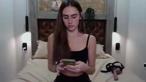 Snapshot of cuterebelious chatting on February 17, 2025, 12:05 pm Kim online show from February 17, 2025, 12:05 pm