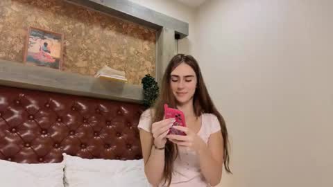 Snapshot of cuterebelious chatting on October 23, 2025, 1:54 pm Kim online show from October 23, 2025, 1:54 pm