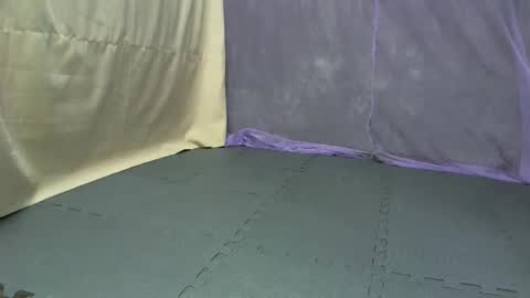 cutetinyasian143_ online show from October 14, 2025, 2:56 am