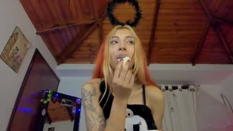 cuteweed420 online show from December 20, 2024, 6:50 am