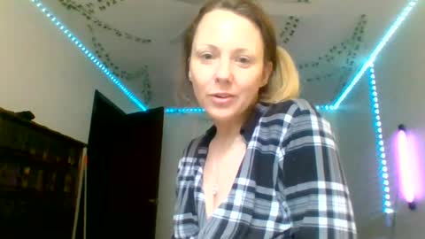 cuteycourtney2224 online show from June 18, 2026, 12:42 pm